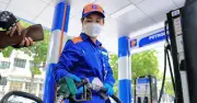 Giá xăng dầu hôm nay 7/5: Thế giới lao dốc, trong nước chiều nay điều chỉnh