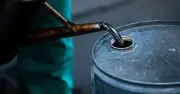 Giá xăng dầu lao dốc gần 5%, dầu WTI và Brent đồng loạt giảm mạnh