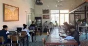 Giới trẻ ‘đóng đô’ quán cà phê: Lợi bất cập hại cho chủ quán
