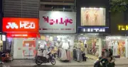 Giới trẻ TP.HCM chuộng mua sắm online, cửa hàng thời trang ế ẩm