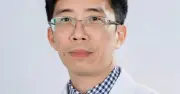 Giáo sư Mai Duy Tôn cứu hành khách bị liệt dây thần kinh trên máy bay
