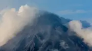 Gần 1.500 gia đình Philippines sơ tán do núi lửa Mayon phun tro