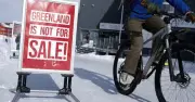 Greenland tái khẳng định không bán đảo sau cuộc gặp với đặc phái viên Mỹ