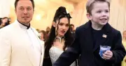 Grimes: Từ đóng thuyền chở gà đến phẫu thuật mắt tự chế và kiện tụng với Elon Musk