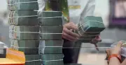 Hộ kinh doanh nhóm 2 mắc kẹt giữa gánh nặng thuế và lợi nhuận thấp
