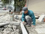 Hà Nội: Người dân vật lộn mưu sinh dưới nắng nóng gần 40 độ C