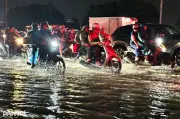 Hà Nội ngập sâu sau cơn mưa lớn chiều tối 28/5