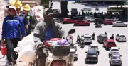 Hà Nội nóng kỷ lục 38,7 độ C, người dân vật vã giữa 'chảo lửa'