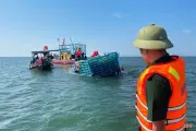 Hà Tĩnh: Cứu thành công 7 ngư dân trên tàu cá bị chìm
