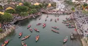 Hội An đông nghịt khách dịp lễ 30/4 - 1/5, du khách xếp hàng check-in