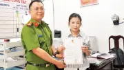 Hàng chục người dân xã Hồ Tràm lần đầu có giấy khai sinh nhờ công an tận tâm