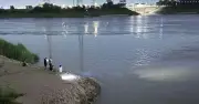 Hưng Yên: Hai học sinh lớp 8 đuối nước thương tâm tại sông Hồng