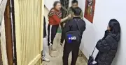 Hành hung hàng xóm vì con bị chê sàm sỡ, người phụ nữ lĩnh 4 tháng 10 ngày tù