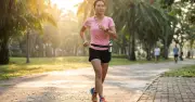 Đi bộ buổi sáng giúp giảm nguy cơ ung thư nhờ lợi ích bất ngờ