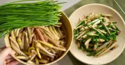 Đi chợ thấy loại rau này nhất định phải mua xào với thịt he, 5 phút ra món ngon