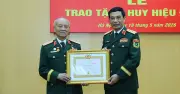 Đại tướng Phan Văn Giang trao Huy hiệu Đảng cho các tướng lĩnh quân đội
