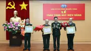 Đại tướng Phạm Văn Trà nhận Huy hiệu 70 năm tuổi Đảng