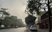 Kiểu thời tiết ở Hà Nội và miền Bắc khiến người dân phải thận trọng đề phòng