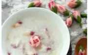 Lá và hoa dâm bụt: Từ hàng rào quê thành đặc sản bổ dưỡng