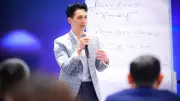 Lãnh đạo trong thời biến động: Giữ vững định hướng giữa sóng gió