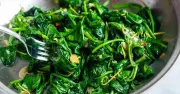 Loại rau giàu sắt hơn thịt bò, ngừa ung thư, dễ trồng tại nhà