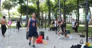 Lớp gym miễn phí ngoài trời ở công viên Gò Vấp thu hút đông đảo người tập