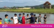 Lớp học cấy lúa cho trẻ em dịp nghỉ hè ở Nghệ An gây sốt mạng
