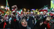 Mỹ chờ phản hồi của Tehran: Người Iran tuần hành rầm rộ ủng hộ chính phủ