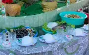 Đám giỗ miền Tây độc lạ: Tiệc băng chuyền giữa sân thu hút triệu view