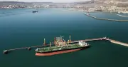 Mỹ gia hạn miễn trừ lệnh trừng phạt đối với dầu Nga