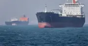 Mỹ-Iran đối đầu căng thẳng tại eo biển Hormuz, nhiều tàu bị đánh chìm