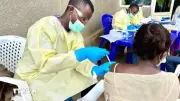 Mỹ mở rộng hạn chế nhập cảnh với người có thẻ xanh do Ebola