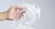 Mũ tắm khách sạn: 7 công dụng bất ngờ bạn chưa biết