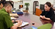 Mẹ và cha dượng bạo hành bé gái 4 tuổi tử vong: Khởi tố bị can