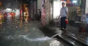 Mưa lớn chiều tối khiến nhiều tuyến đường ở Gò Vấp ngập nặng