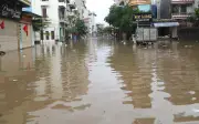 Mưa lớn, dông lốc gây thiệt hại nặng tại nhiều tỉnh thành