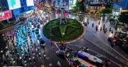 Mưa lớn giờ tan tầm, đường Điện Biên Phủ ùn tắc kéo dài
