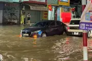 Mưa lớn gây ngập sâu nhiều tuyến đường ở Đồng Nai, giao thông hỗn loạn