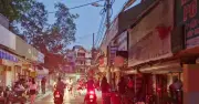 Mất điện giữa đêm nóng, đình điểm vợ chồng ở Hà Nội đưa con đi ngủ nhờ