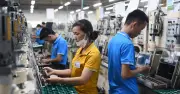 Một nền kinh tế đi hai tốc độ: Cơ hội và thách thức