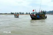 Đồn Biên phòng Quỳnh Phương cứu hộ và lai dắt tàu cá gặp nạn tại cửa Lạch Còn