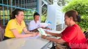 Nữ cán bộ dân tộc Khmer vận động 242 người tham gia bảo hiểm xã hội tự nguyện