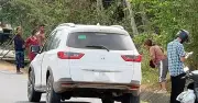 Nam thanh niên tử vong trên ghế lái ô tô, phát hiện chai thuốc trừ sâu trong xe