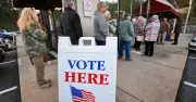 Nước Mỹ chuẩn bị bầu cử giữa kỳ tháng 11: Kết quả Nam Carolina trái ý Trump