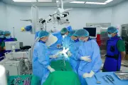 Ứng dụng robot và định vị 3D trong phẫu thuật cột sống tại Việt Nam