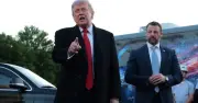 Ông Trump đe dọa áp thuế 25% lên hàng EU, Tòa án Mỹ bác thuế toàn cầu