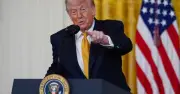 Ông Trump gia hạn đàm phán thương mại với EU đến năm 2026