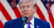 Ông Trump giao dịch cổ phiếu ồ ạt, phá vỡ tiền lệ tổng thống Mỹ
