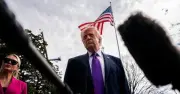 Ông Trump nói Mỹ sẵn sàng đối thoại, Iran chuyển thông điệp qua Pakistan