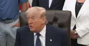 Ông Trump tạm dừng dự án tự do hỗ trợ tàu thuyền qua eo biển Hormuz